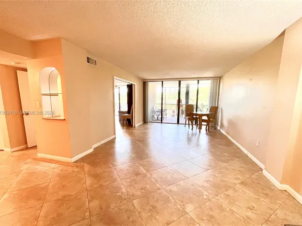 2806 N 46th Ave APT D537, Hollywood, FL 33021