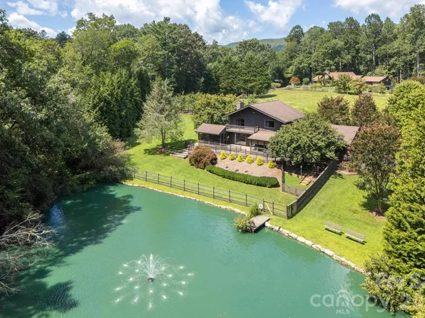 20 Spring Lake Dr, Mills River, NC 28759