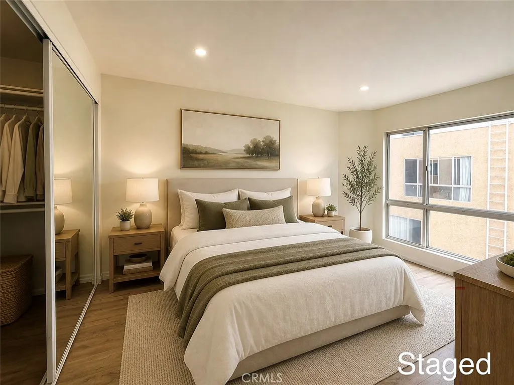 Building Photo - 7319 Hazeltine Ave #14