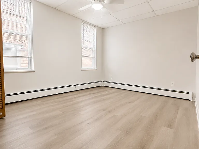 61 N Linwood Ave #1B — Photo 4