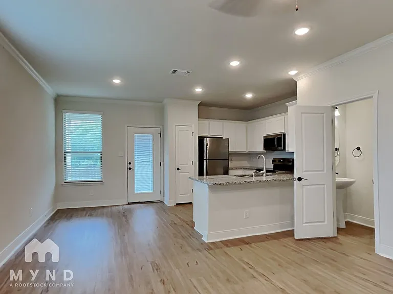2230 Sandlewood Cv #102 — Photo 2