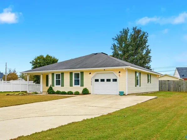 17620 Owens St, Athens, AL 35611