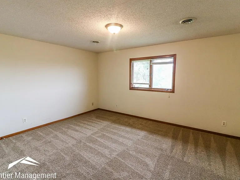 1923 Crescent Dr #1 — Photo 5
