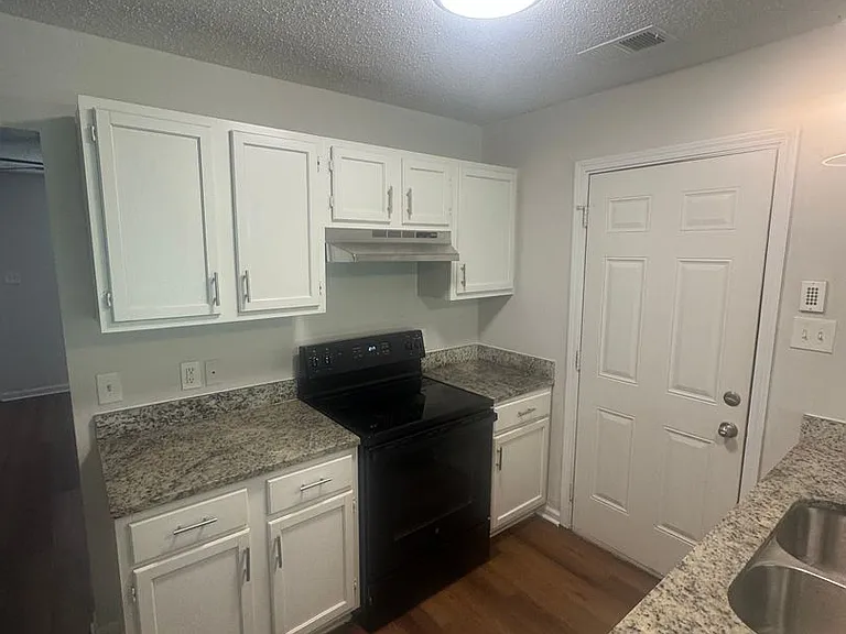 4567 Addington Dr — Photo 3
