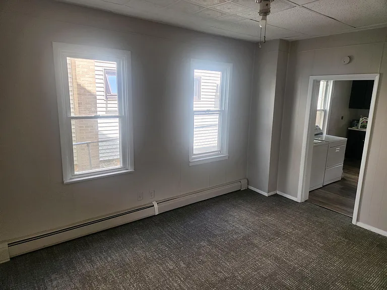 115 W Railroad St — Photo 3