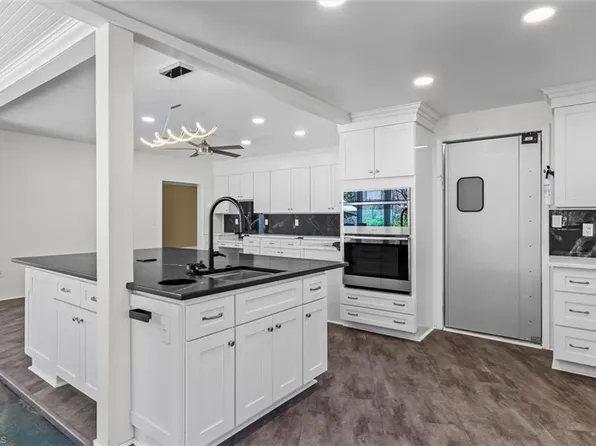 214 Lake Dr E, Thomasville, NC 27360