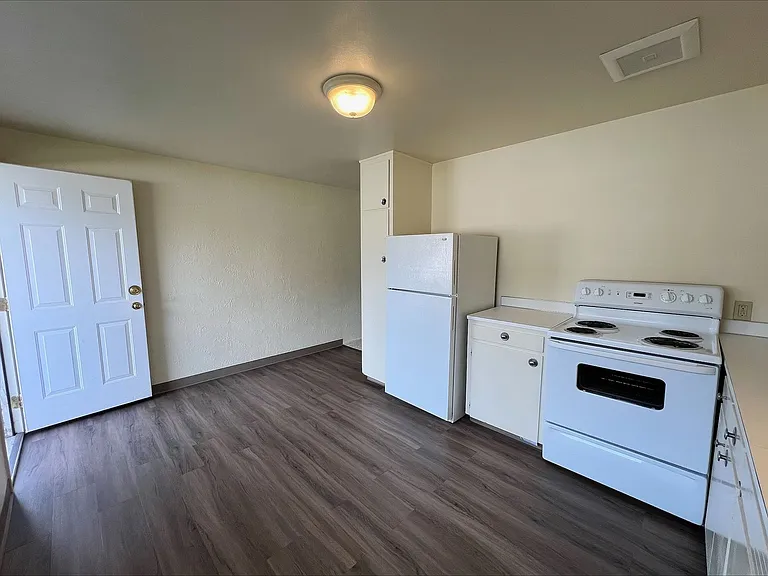 810 NW 23rd St — Photo 39