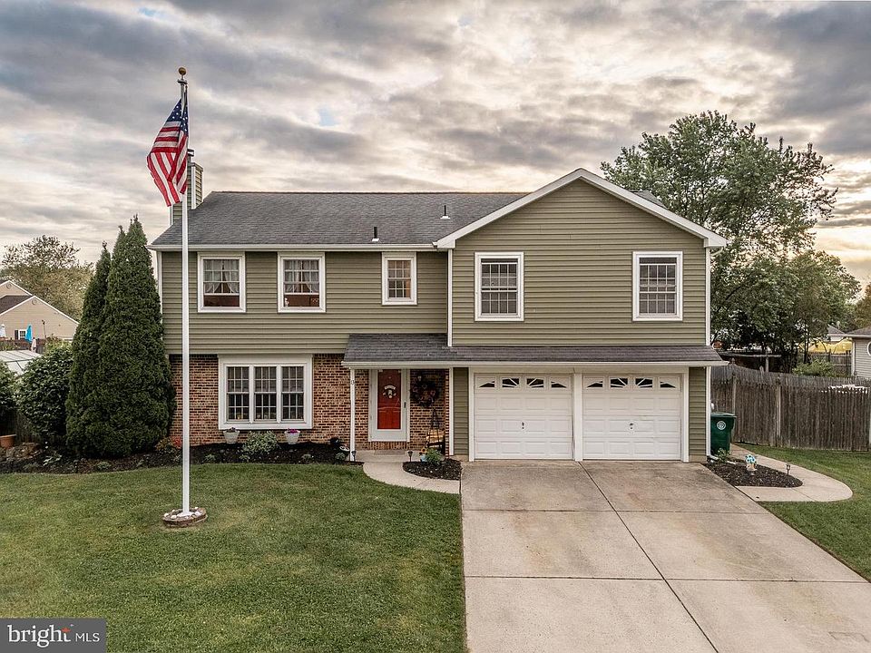1st image of 13 Woodhurst Dr