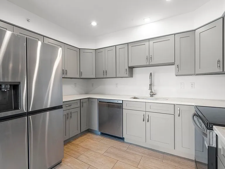 245 E Main St #10 — Photo 15