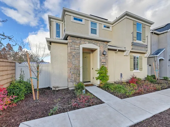 2208 Brave Hawk Loop, Roseville, CA 95747