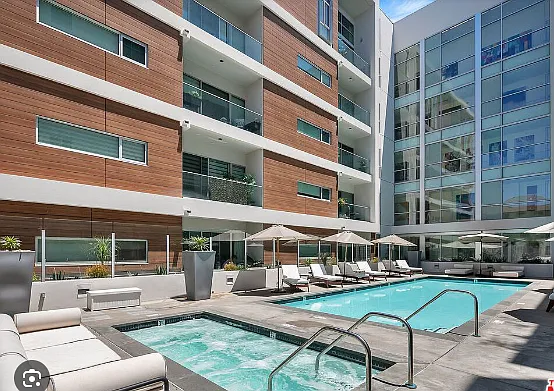 Pool and jacuzzi