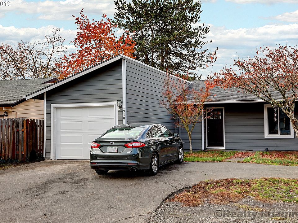 1st image of 1918 NE Barberry Dr