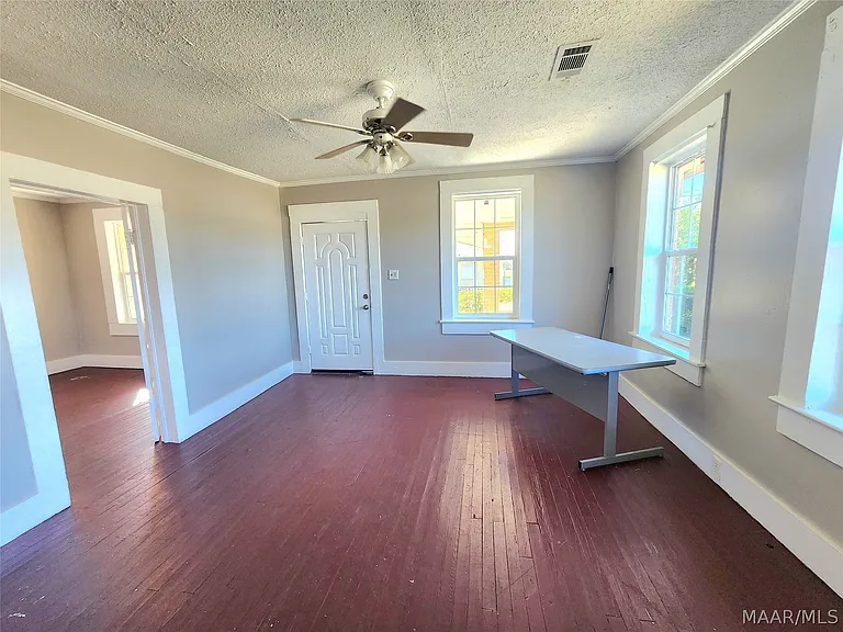210 W Osceola St — Photo 14