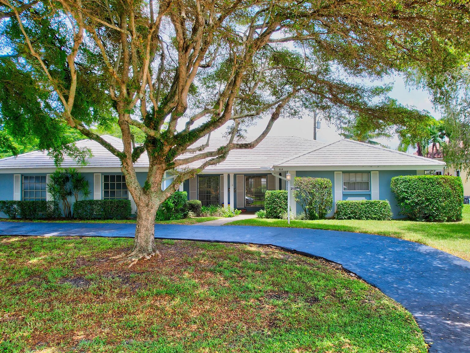 464 N Country Club Dr