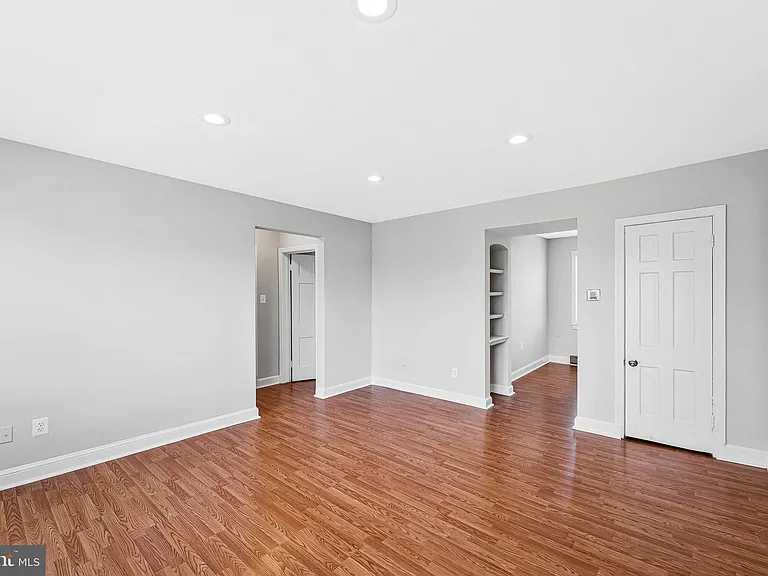1808 W Abingdon Dr #301 — Photo 9
