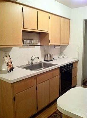 4th image of 527 Riviera Dr