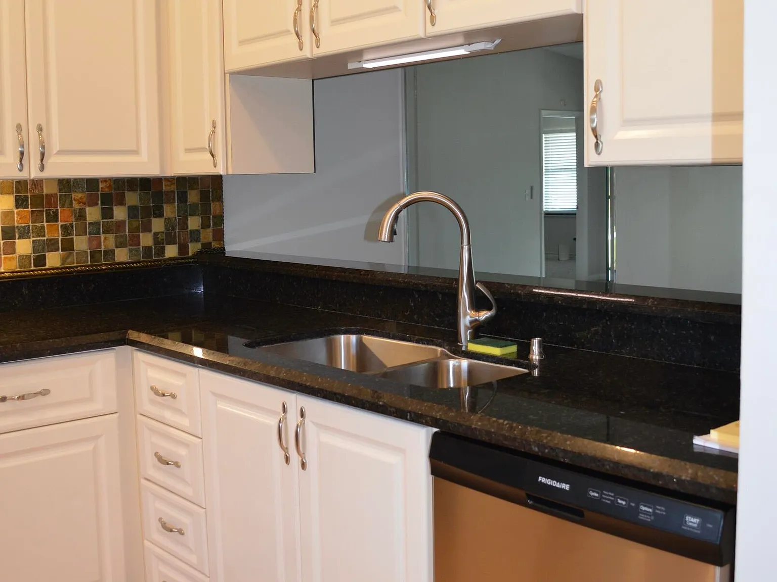 2 bed, 2.0 bath, 1200 sqft, $2,700 — Photo 3
