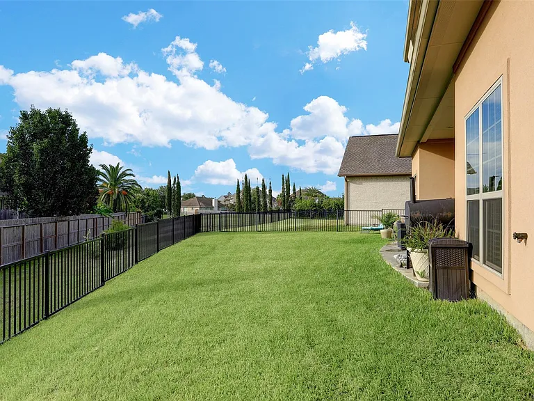 327 Twin Timbers Ln — Photo 33