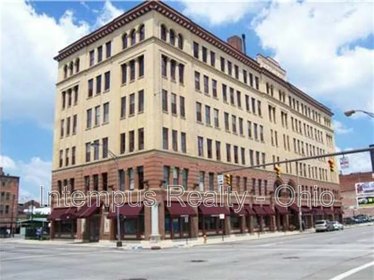 150 E Main St #611 — Photo 1