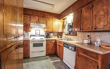 5th image of 3908 Peaks Dr