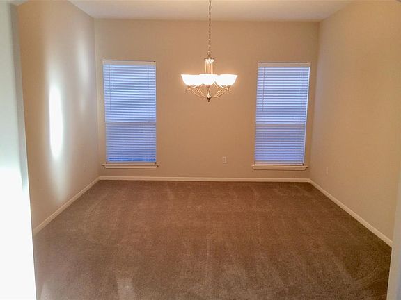 4th image of 439 Richmond Place Dr