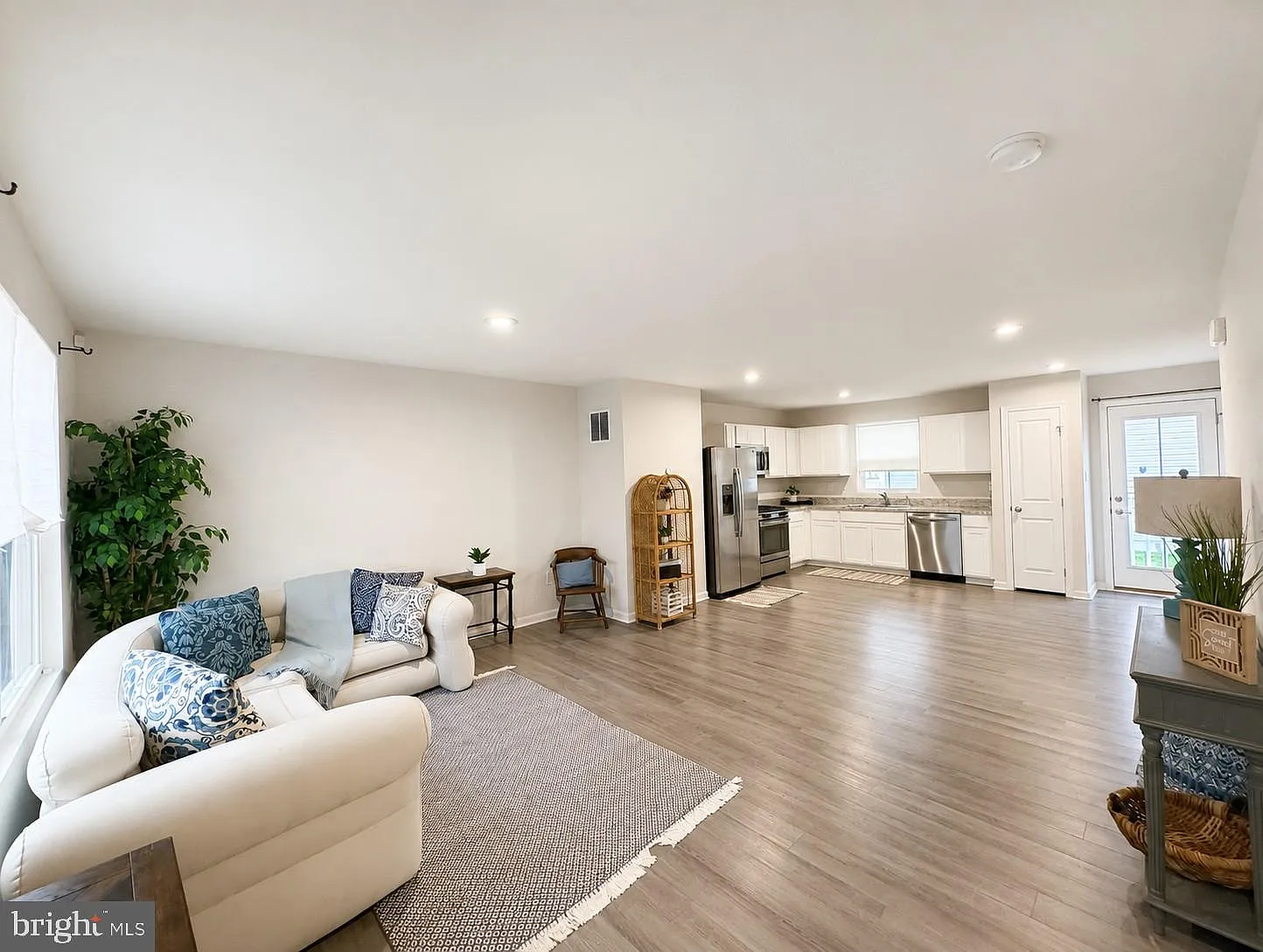 3 bed, 2.5 bath, 1440 sqft, $2,500 — Photo 2