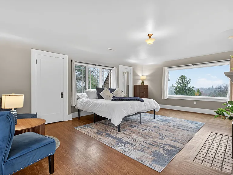 2028 NE Alameda Dr — Photo 17