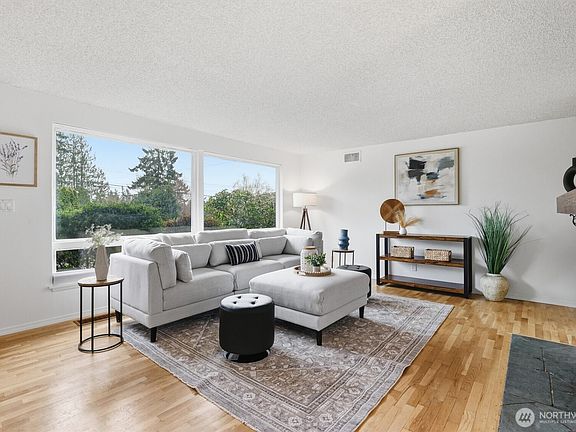 3rd image of 11515 25th Avenue NE