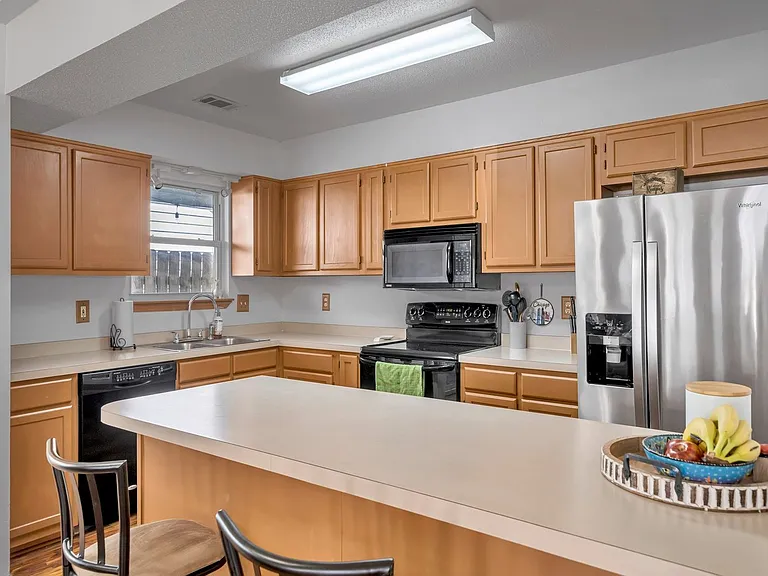 1852 Heartland Dr — Photo 10