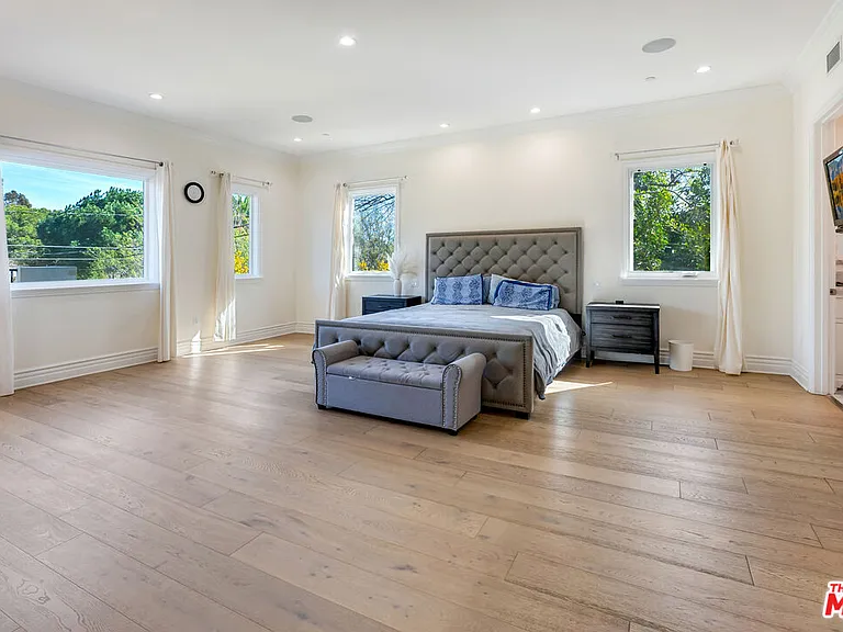 391 S Saltair Ave — Photo 31