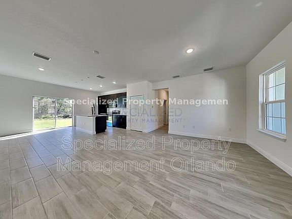 3rd image of 209 Marion Oaks Ln