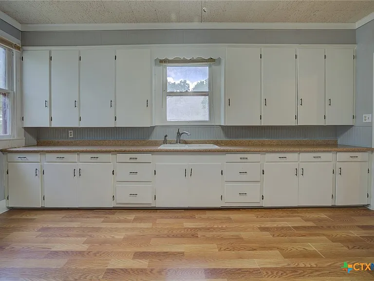 262 Clemens Ave — Photo 9