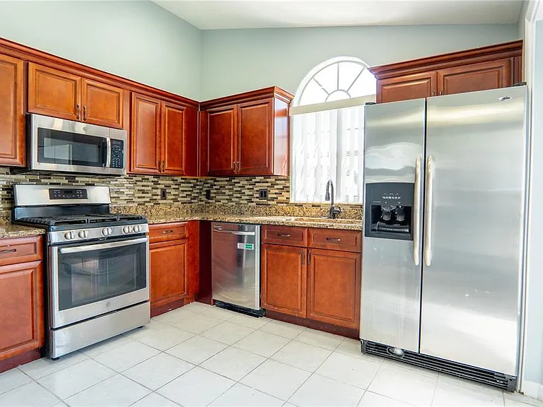 136 Seneca Point Trl — Photo 2