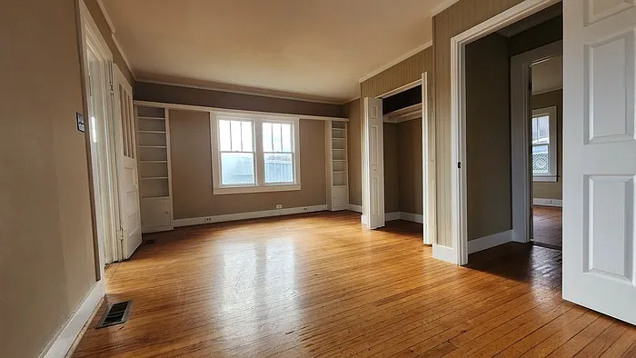 3 bed, 1.0 bath, 1200 sqft, $1,275 — Photo 2