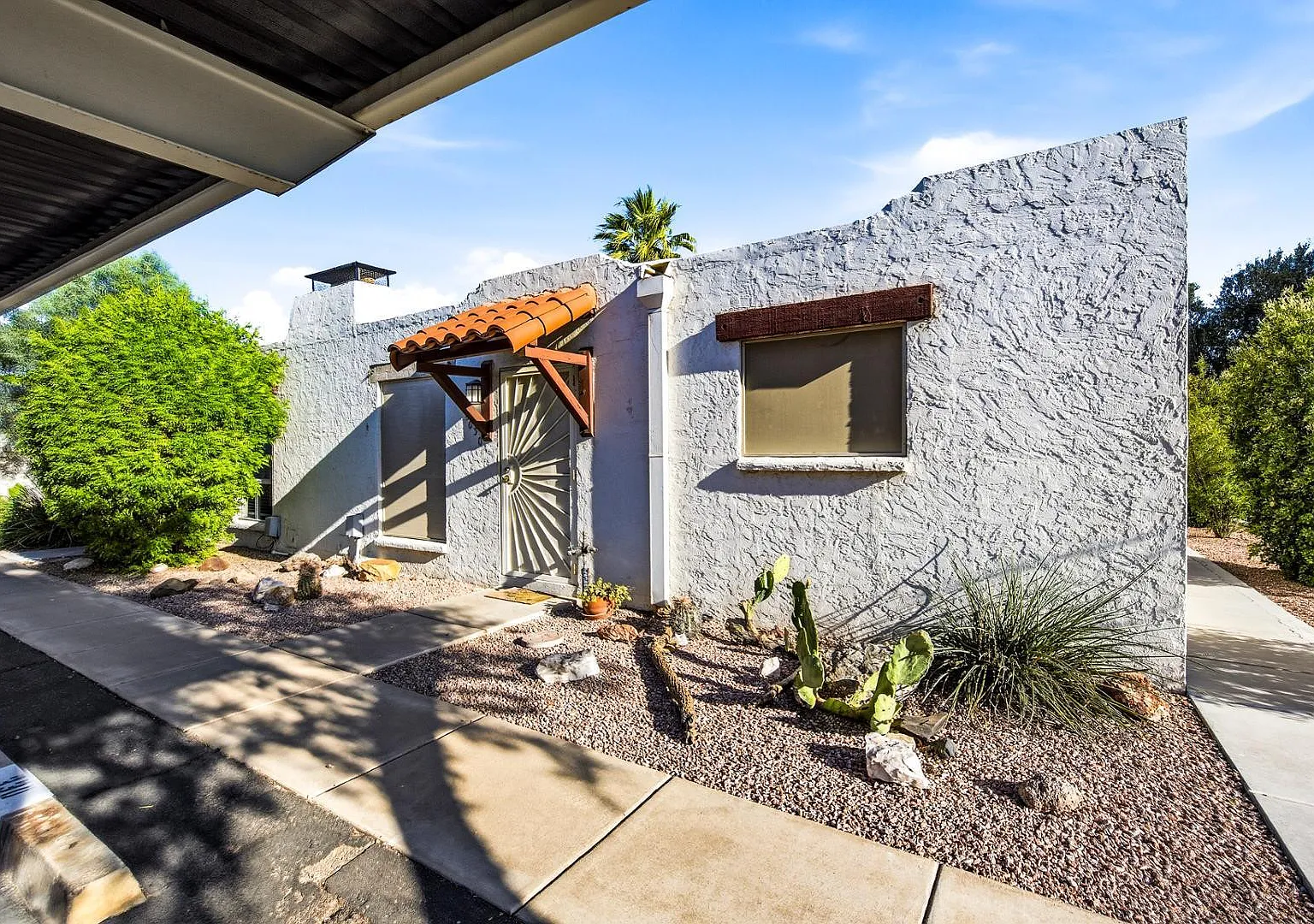2 bed, 1.0 bath, 728 sqft, $1,450 — Photo 1