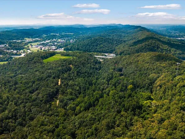 5335 Spalding Dr, Ooltewah, TN 37363