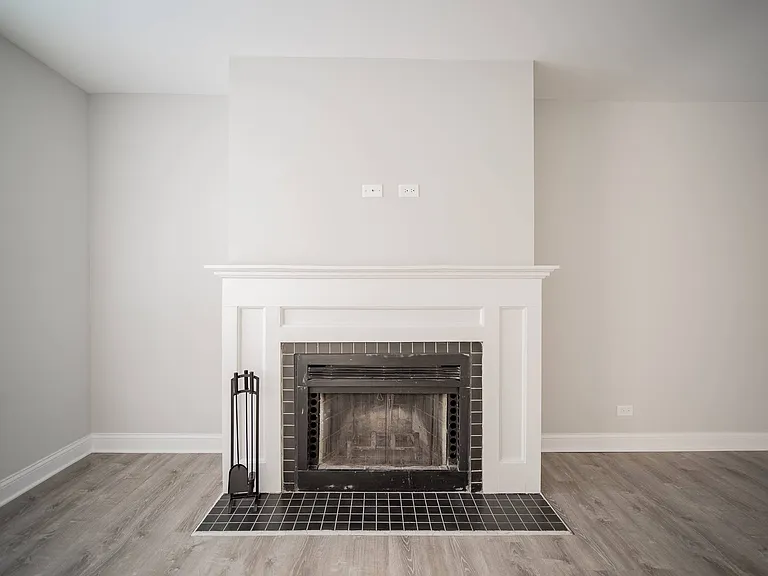 627-41 W Roscoe St — Photo 17