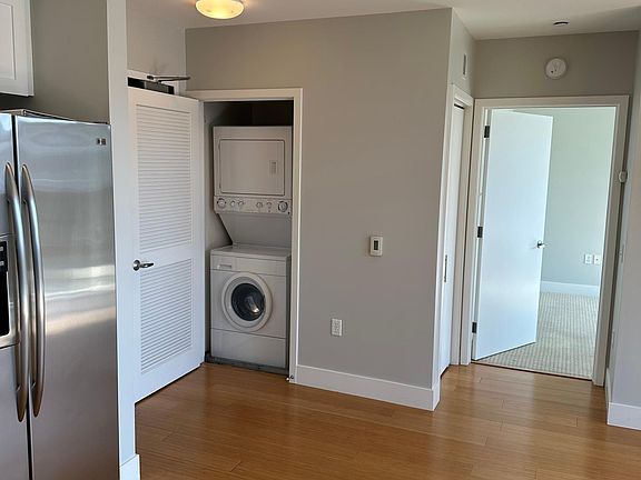 3rd image of 7 Vandewater St Ste 401