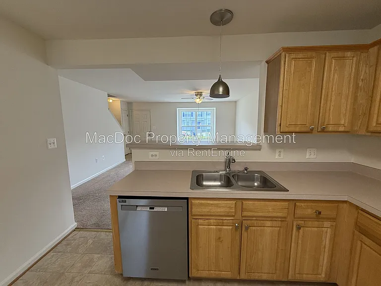 219 Merrill Ct — Photo 8