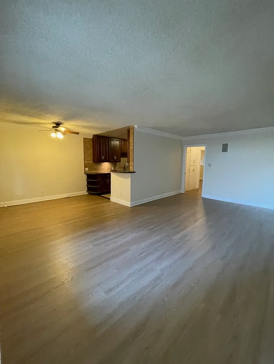 Building Photo - 1259 N Ardmore Ave #103