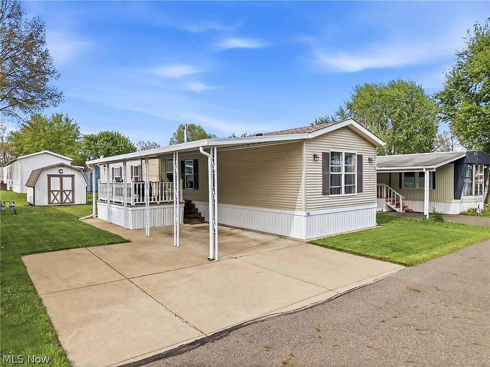 1st image of 18 Oakwood Dr