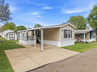 18 Oakwood Dr, Beloit, OH 44609