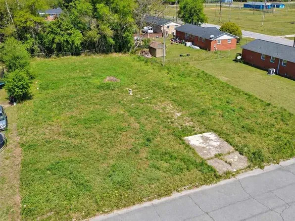 823 E Candy Ln, Florence, SC 29505
