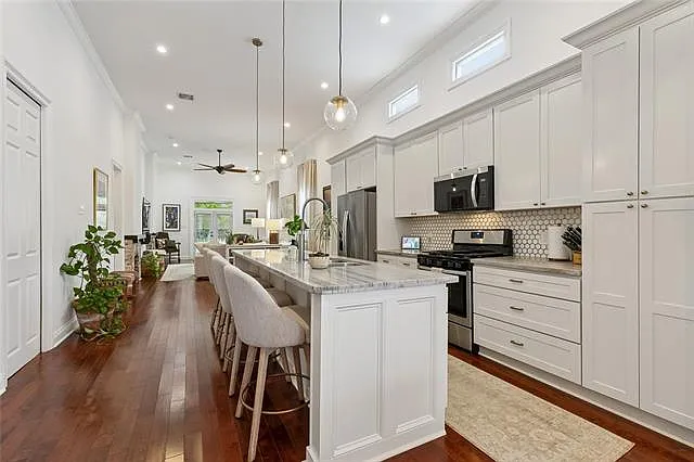 2508 Marengo St — Photo 9