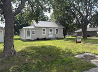 240 N 9th Ave, Burwell, NE 68823