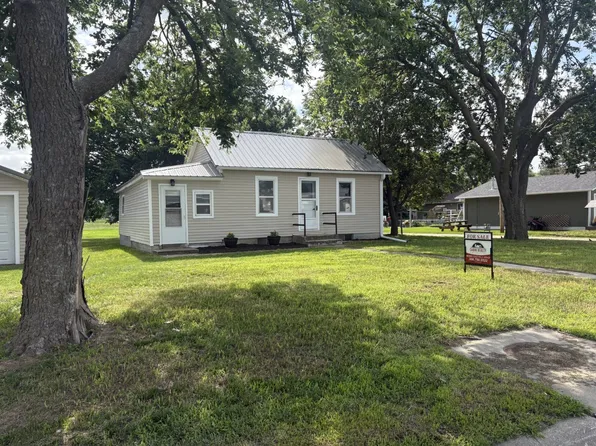 240 N 9th Ave, Burwell, NE 68823