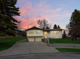 2312 8th Ave NW, Minot, ND 58703