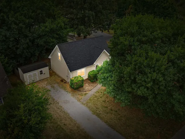 1901 Roan Dr, Clarksville, TN 37042