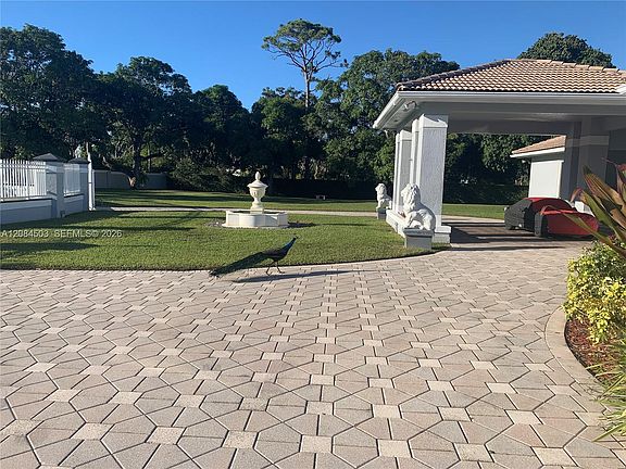5th image of 7625 SW 75th Ave