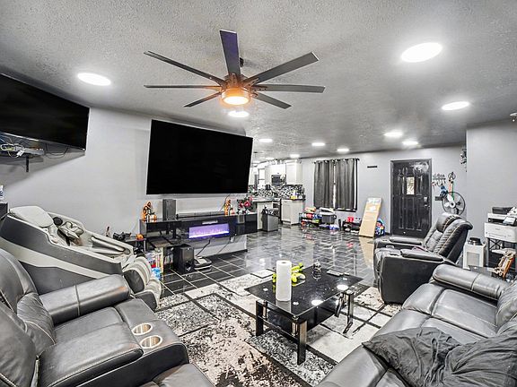 4th image of 11115 E Valley Rd